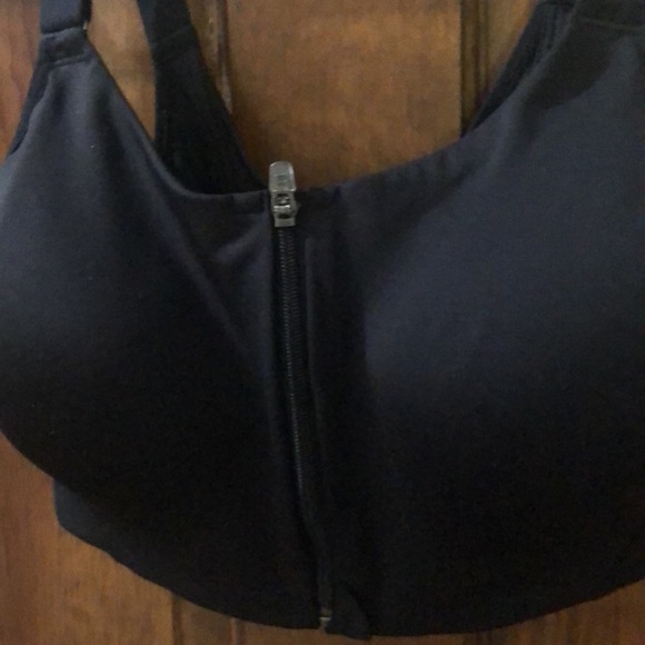 All in motion sports bra. 36D - Picture 2 of 8